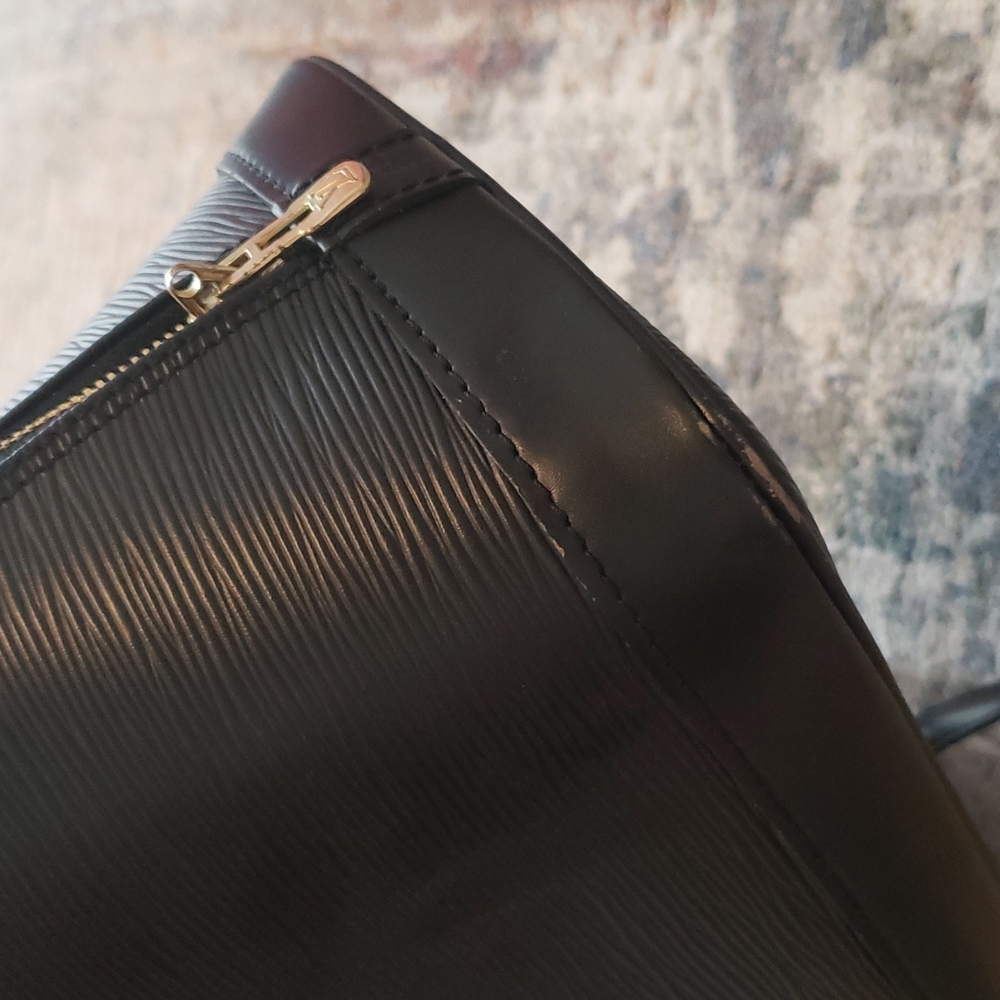 Louis Vuitton epi black alma - Picture 7 of 16